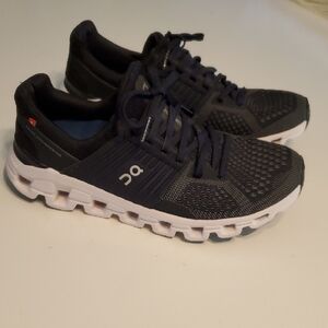 ALMOST NEW ON CLOUD CloudSwift Black White Running Tennis Shoes 8 / EU 39